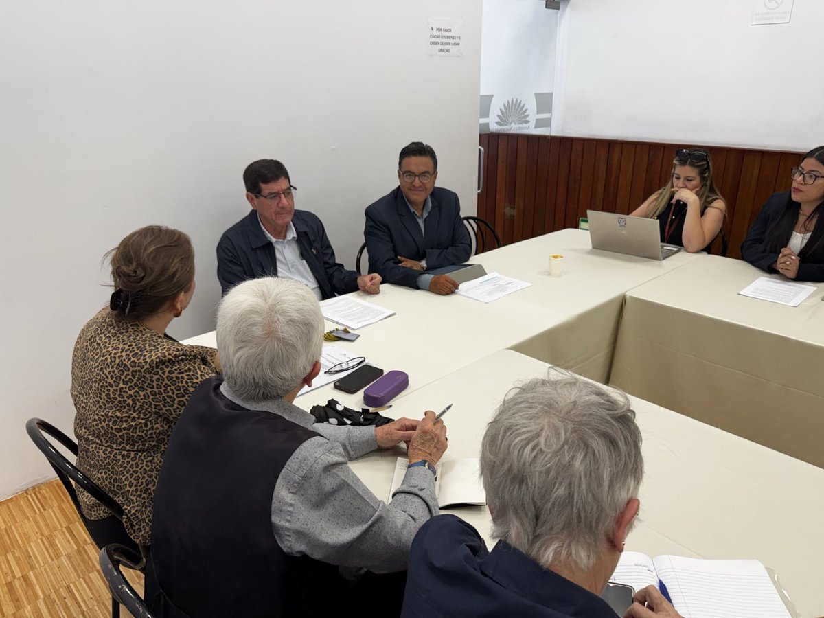 Franklin Samaniego (@franksamaniegom) on Twitter photo Mujeres que luchan, mujeres que inspiran.
Hoy nos reunimos con representantes de la <a href="/RedAmazonicas/">Red de Mujeres Amazónicas</a> que, desde sus territorios, alzan la voz con propuestas concretas para erradicar todo tipo de violencia y avanzar hacia una verdadera equidad de género.
Escuchamos sus demandas, Mujeres que luchan, mujeres que inspiran.
Hoy nos reunimos con representantes de la <a href="/RedAmazonicas/">Red de Mujeres Amazónicas</a> que, desde sus territorios, alzan la voz con propuestas concretas para erradicar todo tipo de violencia y avanzar hacia una verdadera equidad de género.
Escuchamos sus demandas,