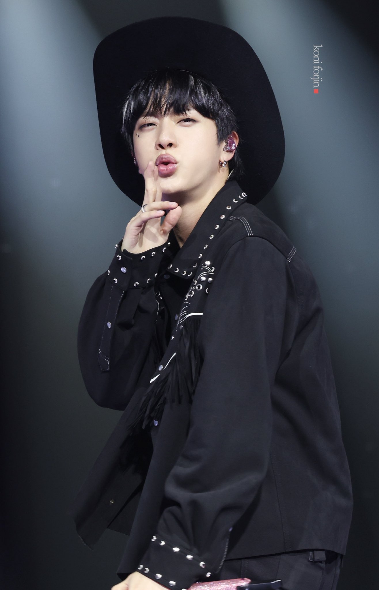 BTS JIN 傘　7月の末まで値下げです 新品】BTS 公式 傘 90cm - メルカリ