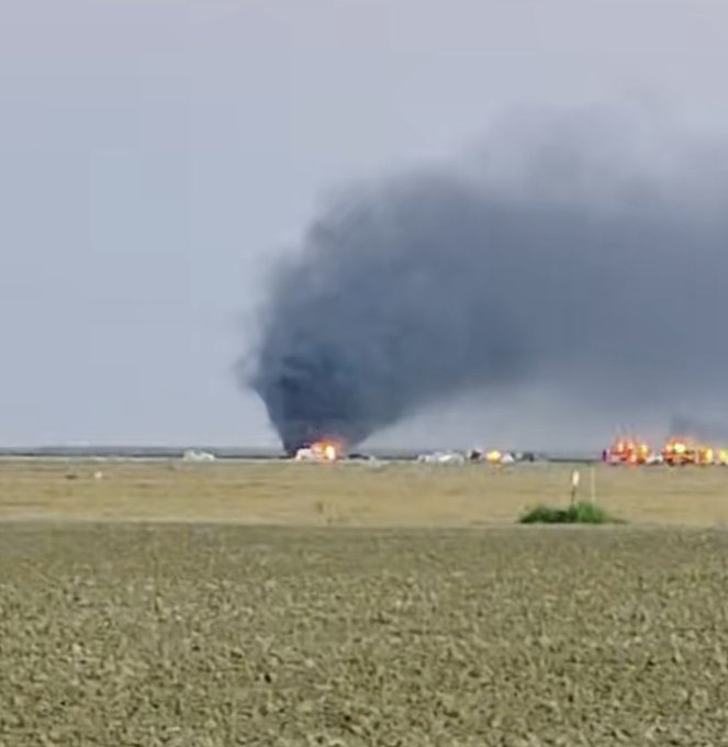 ferozwala's tweet image. #Breaking 
#F_35 Fighter Crashes Near Naval Air Station #Lemoore

NAS Lemoore is the Navy's master strike fighter base on the West Coast
twz.com/air/fighter-cr… 

📌The crash occurred this evening with emergency response units converging at the scene. 
A