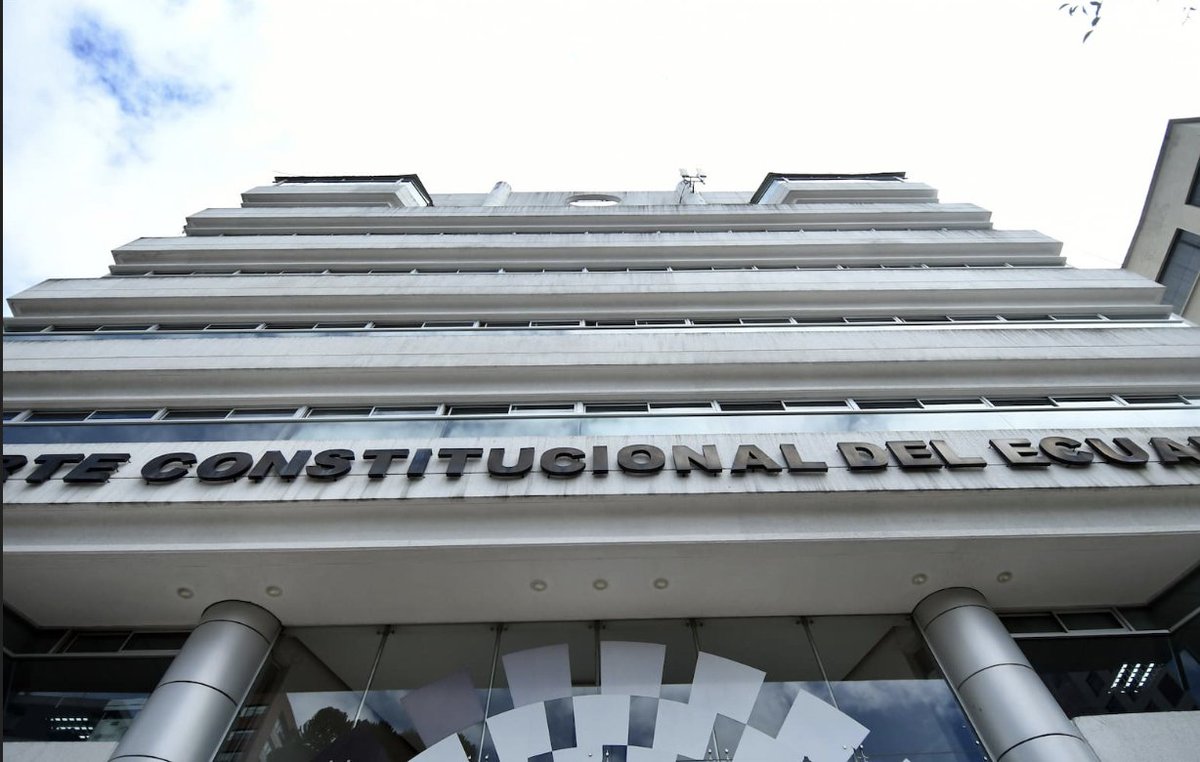 Roberto Calderón ⚖️ Abogado litigante penal 🇪🇨. (@rccalderon1) on Twitter photo Si mañana —como se rumora por ahí— la <a href="/CorteConstEcu/">Corte Constitucional</a> suspende la vigencia de las leyes aprobadas en junio (como económicas urgentes) la respuesta política podría llevarnos a evaluar la conveniencia de una asamblea constituyente.
Actualmente, la Corte C viene a ser una especie de Si mañana —como se rumora por ahí— la <a href="/CorteConstEcu/">Corte Constitucional</a> suspende la vigencia de las leyes aprobadas en junio (como económicas urgentes) la respuesta política podría llevarnos a evaluar la conveniencia de una asamblea constituyente.
Actualmente, la Corte C viene a ser una especie de
