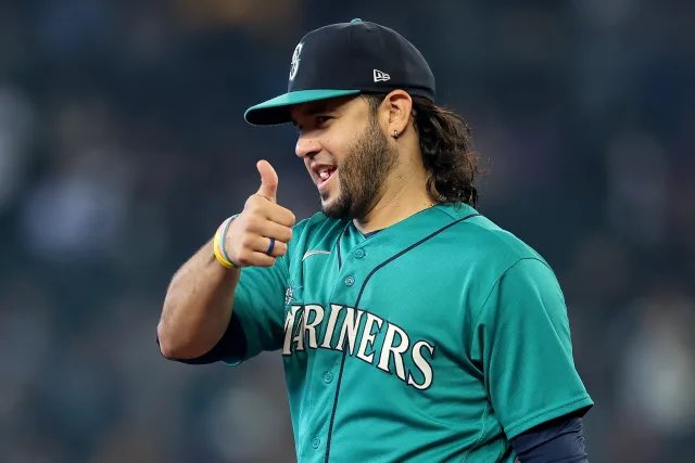 SleeperMariners's tweet photo. BREAKING: The Seattle Mariners are in agreement on a deal to acquire third baseman Eugenio Suárez from the Arizona Diamondbacks, per @JeffPassan 

HES HOME https://t.co/x0AL6CpX6y