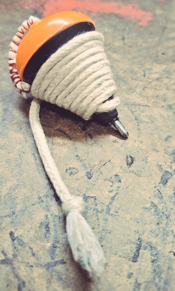 ransomredrum's tweet photo. #Nostalgia
Spin back to those carefree days
Hanging around with likes
Making the match out of a Top
Life was then,jolly,fun and Hop
Have a lively lovely lallanTop Thursday
.
.
Track : Moh Moh ke Dhaage❣️
🔊🎶https://t.co/jfaaz3UgIj🎶🔊
.
.
.
#TopThursday
#YesteryearsArtefact https://t.co/lZrAsJA7d1