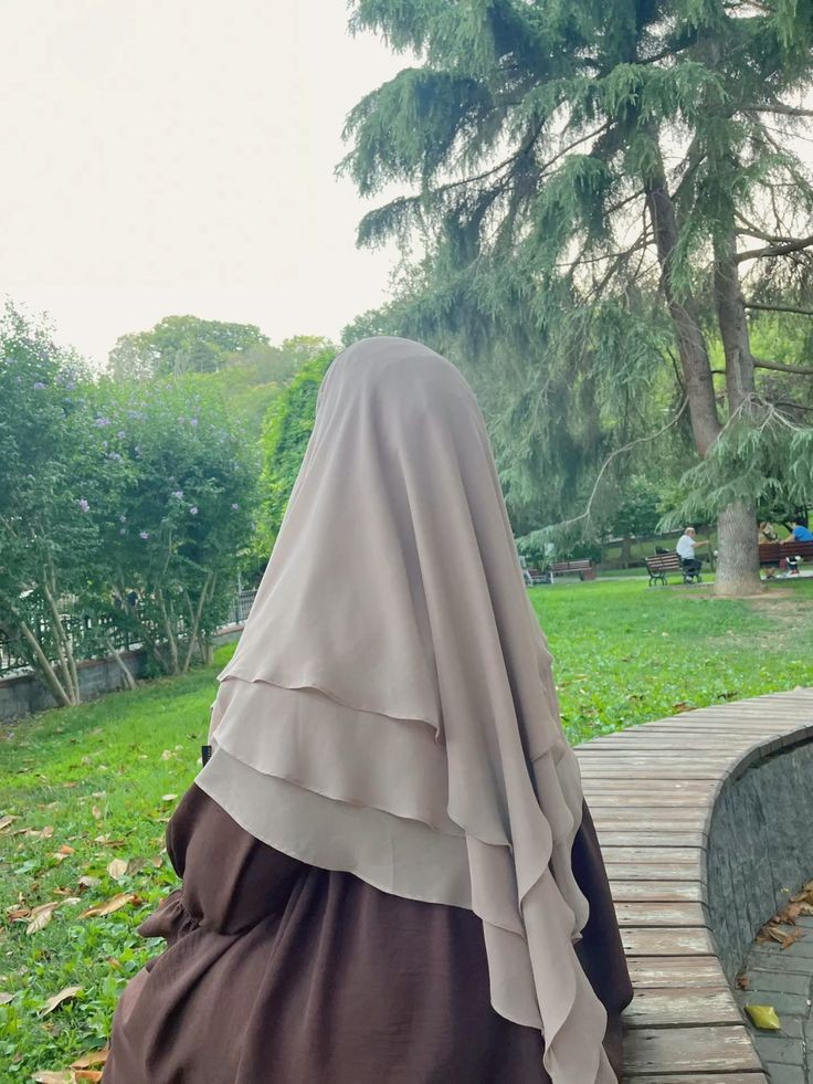 أصبحنا وأصبح المُلك لله ربِّ العالمين،
اللهم إني أسألك خير هذا اليوم، فتحه،
ونصره، ونوره، وبركته، وهداه، وأعوذ
بك من شرِّ ما فيه، و شرِّ ما بعده 🌤🤎