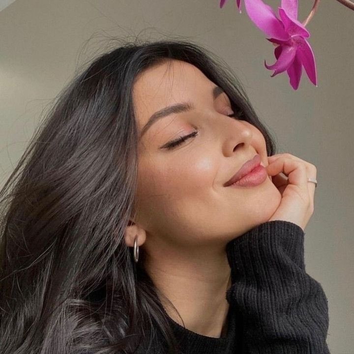 لو تشبهين الورد يبقى الاختلاف 
الورد يذبل وانتي دايم فاتنه

 #صباح_الخير_والسعاده