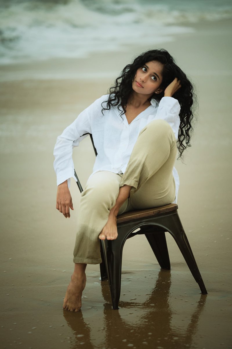 kayaldevaraj's tweet photo. Wishing the talented performer @KurupKrisha a very Happy Birthday🎉❤️
May your year be filled with love, light, and powerful performances.
#HBDKrishaKurup #Artist #Krisha #KrishaKurup
📢 @prorekha https://t.co/S16kGluCGB