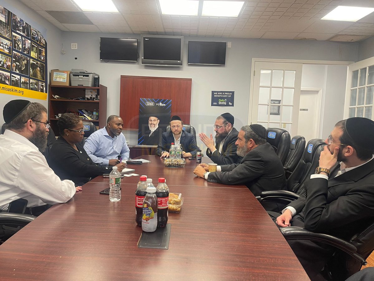 This morning, we hosted <a href="/NYC_DOT/">NYC DOT</a> Emergency Response Assistant Commissioner Sharita Hunter and Deputy Director Sean Morgan, <a href="/Pinnyringel/">Pinny Ringel</a> along with other DOT officials at our office, where we discussed the work that we do. We look forward to continue working together