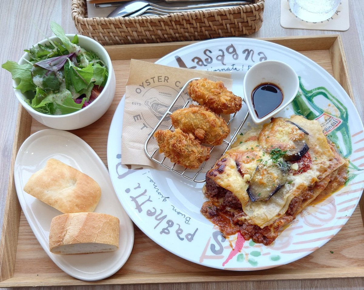 車の機動力を活かし、艦これ展鑑賞後に直接向かいました(^⁠_⁠^)！
オイスターカフェ 江田島さんのコラボメニュー これは美味しいッ(⁠≧⁠▽⁠≦⁠)！
他提督はまだ居なくて ゆっくり食事出来ました(⁠*⁠´⁠ω⁠｀⁠*⁠)。