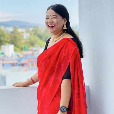 हासेर जिउने गर्नुस ,हरेक दिन घाम मात्र होइन जिन्दगि पनि ढल्किरहेको हुन्छ ! !