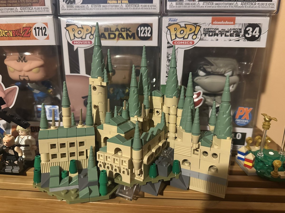 So I just updated my Lego Hogwarts Castle And it looks way better than before