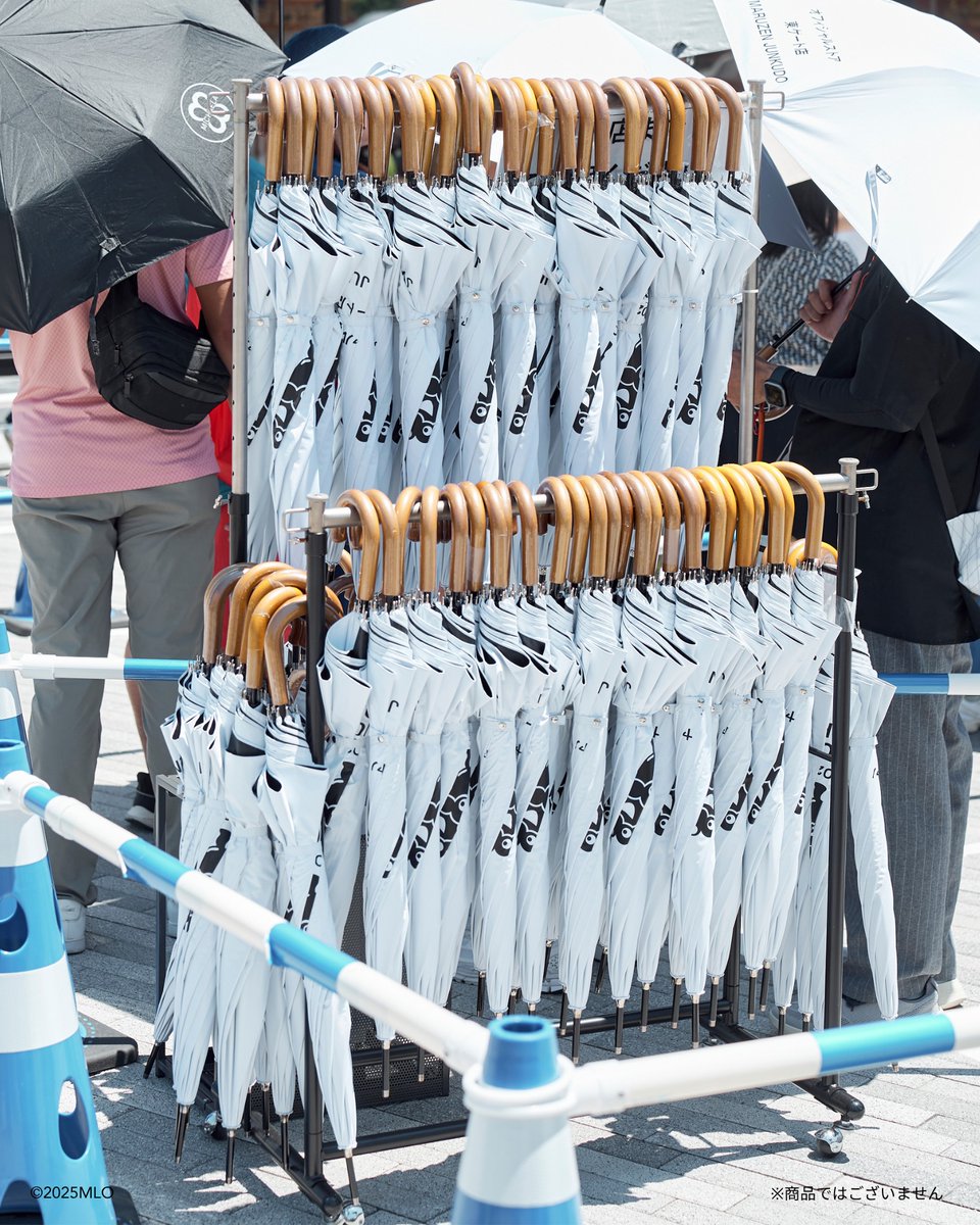 日傘の無料貸し出し 実施中☂️☀】 万博会場内オフィシャルストアでは