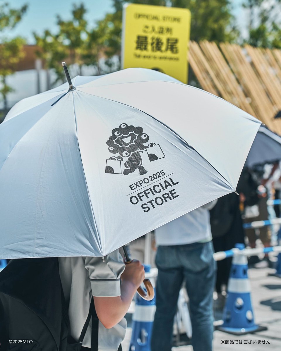 日傘の無料貸し出し 実施中☂️☀】 万博会場内オフィシャルストアでは