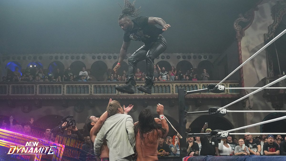 We want to hear from you!

What was your favorite part of last night's EXPLOSIVE #AEWDynamite from the Aragon Ballroom?