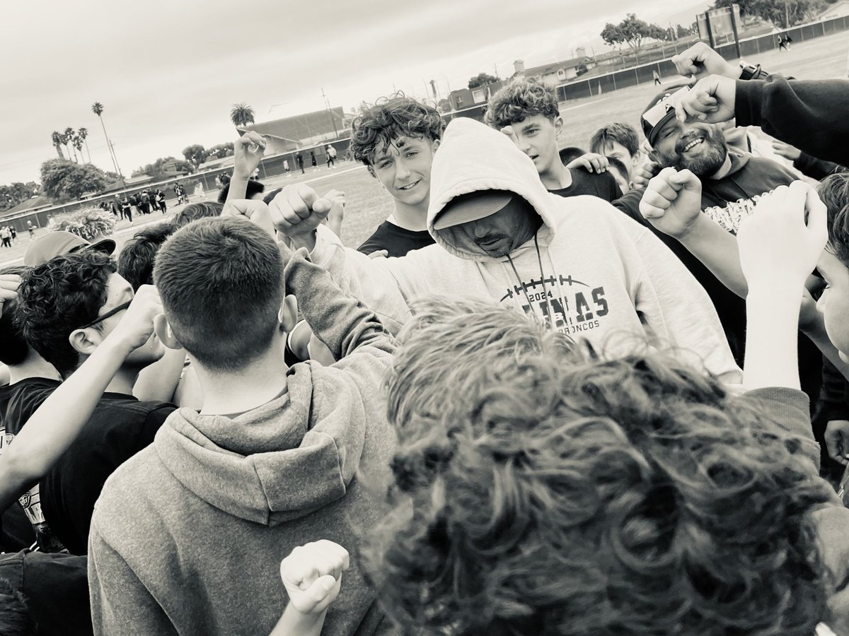 CoachMoag's tweet image. 2025 Season!! Let's get it!! 😤🔴⚪🔵🏈🏈