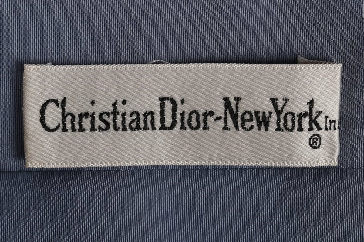 Today my #ootd is actually two dresses, both from Dior-New York. The red one is from his Autumn-Winter 1957 collection (the year he died), and the blue is from Spring-Summer 1956. After presenting his "New Look" in 1947, Dior was awarded the Neiman Marcus Award, known as the