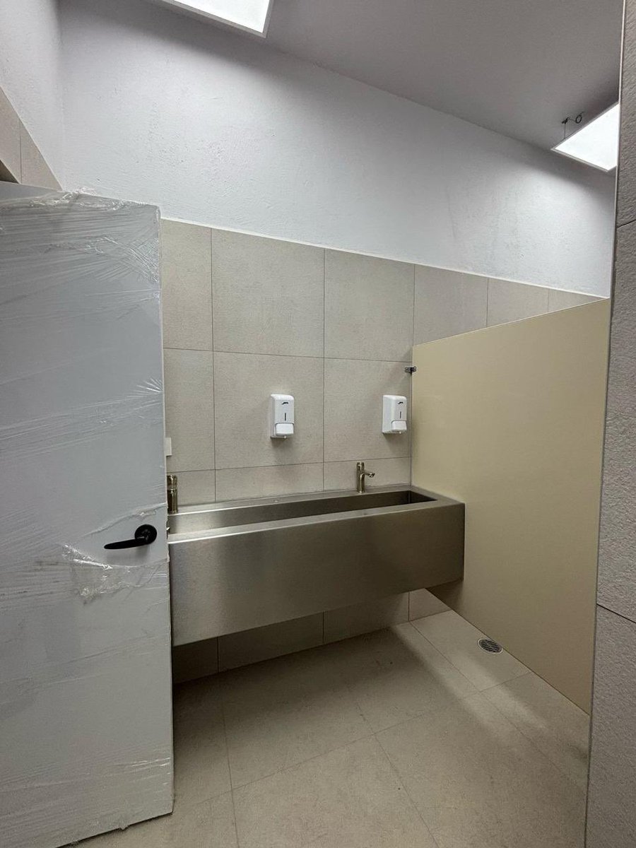 Las Clínicas de Bienestar Animal: una promesa rota.

El gobernador Alfonso Durazo prometió hospitales veterinarios públicos. En 2024 iniciaron dos obras: La Sauceda y el Centro Ecológico. Participamos en su vigilancia como parte del Comité de Contraloría Social.