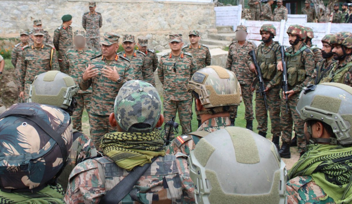 DefenceDirect's tweet image. India’s New Army Vice Chief will be from 4 Para SF, Lt gen Pushpendra Singh has over 35 years of experience.
It is after more than a decade that someone from the Special Forces has risen to the post of Vice Chief bringing sharper operational insight, modern warfare expertise, and…