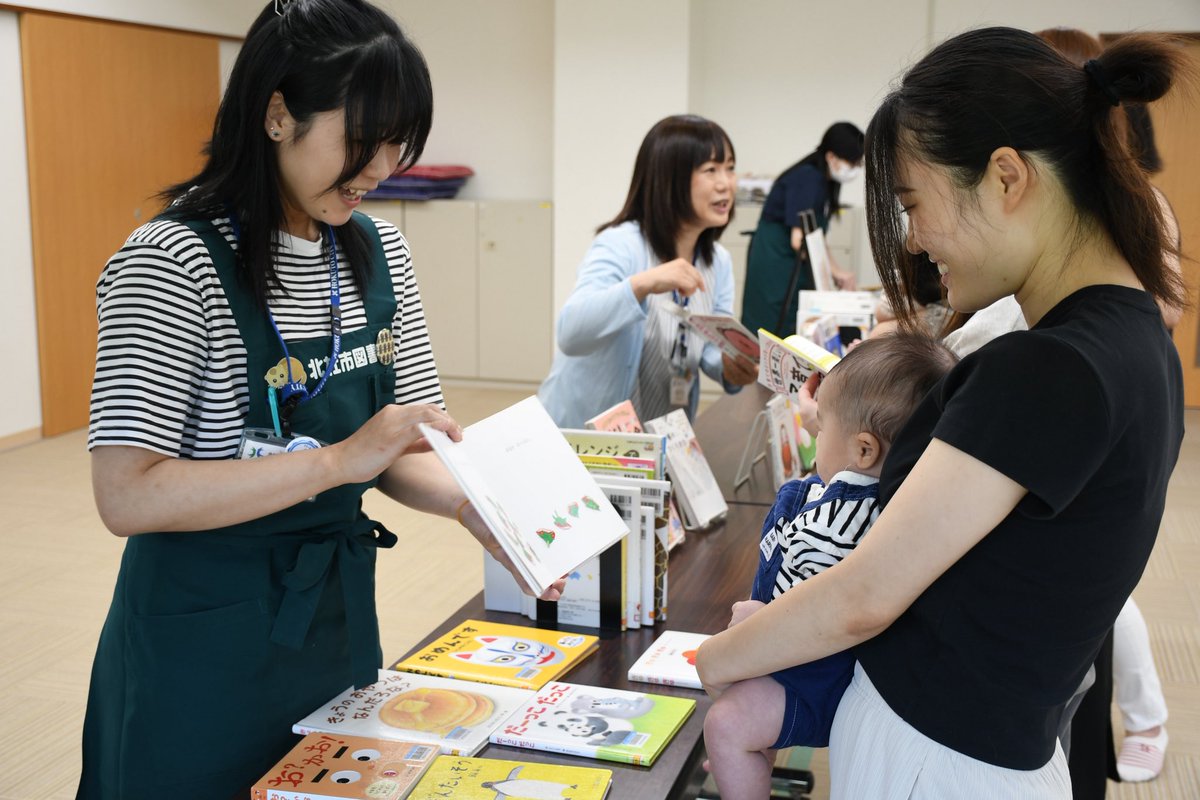 cityhokuto's tweet image. ／
ちっちゃいとしょかん　とどけ～る
＼

図書館から飛び出した移動図書館が
本とふれあう時間をお届け📖

子育て中の方やお子さま👶に
図書館をもっと身近に感じてもらい、
図書館に足を運んでいただく
きっかけになればと思い、
この企画を始めました！

＃北杜市 ＃北杜いいとこ ＃子育て ＃YM