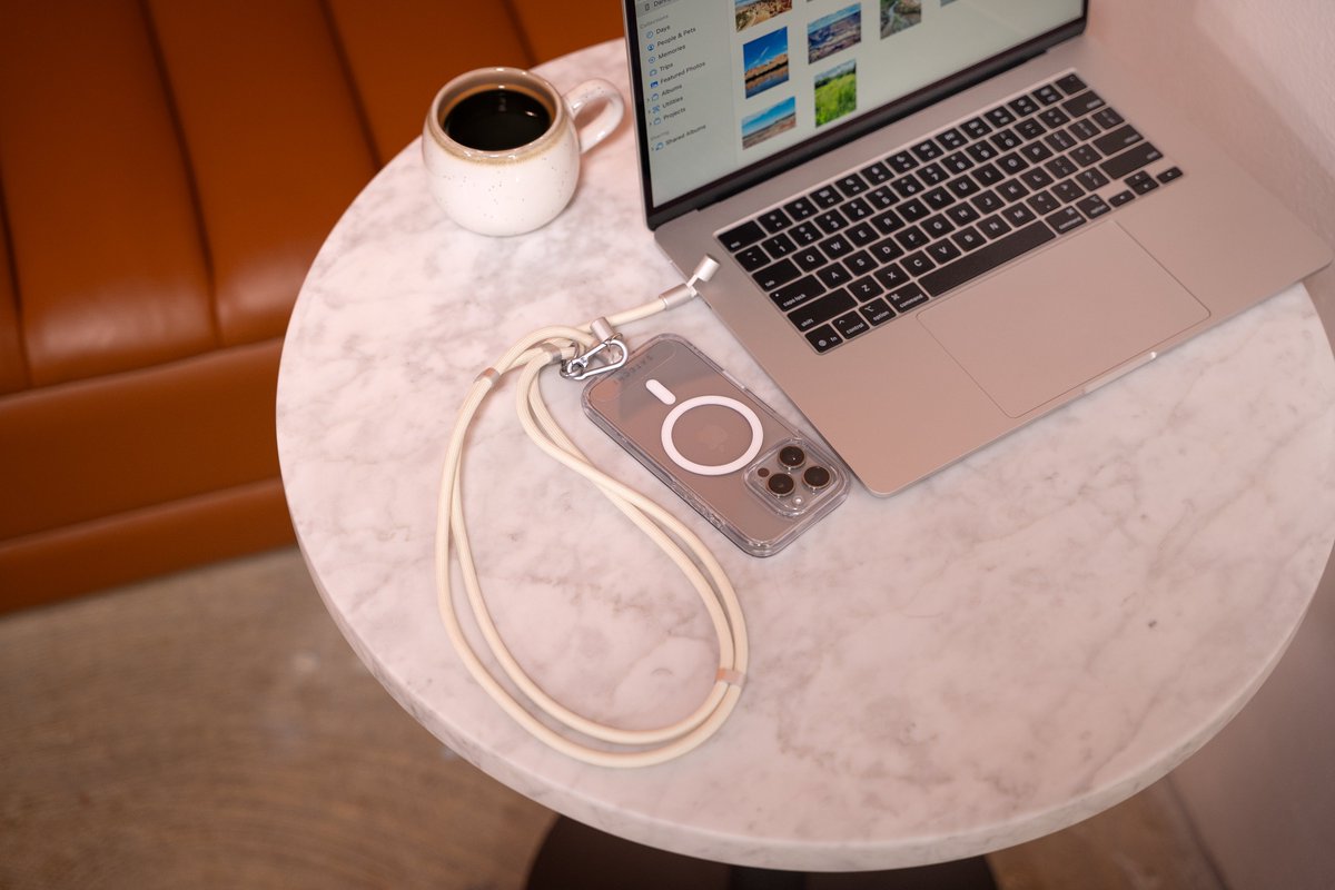 satechi_jp's tweet image. 8月15日から新登場のランヤードケーブル✨サンドカラーもご用意しております☺️

📱 スマホは常に手元、置き忘れ防止
🎒 バッグからケーブルを探す手間なし
💻 データ転送もラクラク（480Mbps）
🧳 トラベルフレンドリー

amazon.co.jp/dp/B0FH2CQ8ST?…

#Satechi #クロスボディケーブル #ガジェット好き