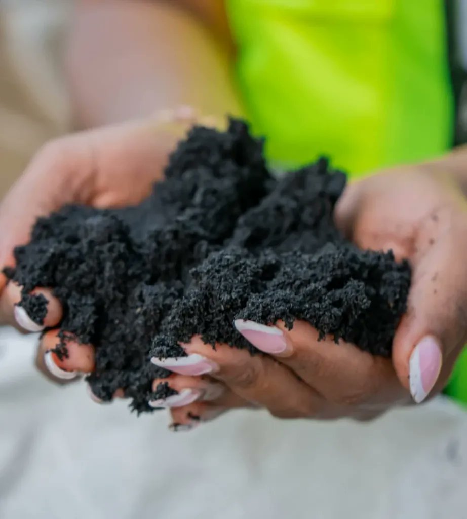 The Organic Farmer (@toforganic) on Twitter photo Is your soil dead? Biochar brings it back to life.
It improves soil health, boosts yields & lasts forever in the soil. A farmer in Mwea jumped from 7 to 20 bags of rice after using it .
Read more : theorganicfarmer.org/is-your-soil-d…
#SoilHealth #Biochar #agritech
<a href="/BiovisionAfrica/">Biovision Africa Trust</a> Is your soil dead? Biochar brings it back to life.
It improves soil health, boosts yields & lasts forever in the soil. A farmer in Mwea jumped from 7 to 20 bags of rice after using it .
Read more : theorganicfarmer.org/is-your-soil-d…
#SoilHealth #Biochar #agritech
<a href="/BiovisionAfrica/">Biovision Africa Trust</a>