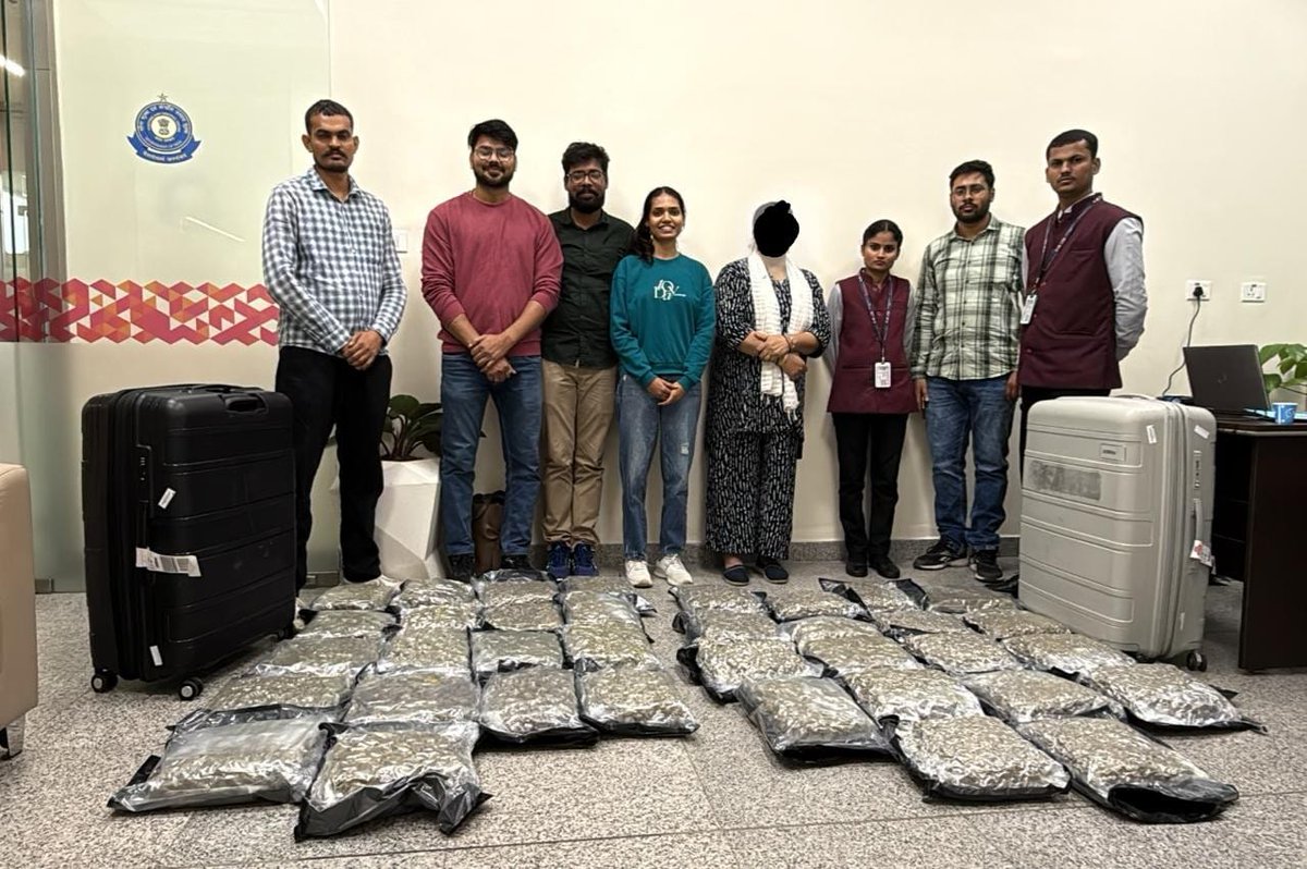 Woman held at RGI Airport in Hyderabad with 40 kg of hydroponic ganja worth Rs 14 crore
timesofindia.indiatimes.com/city/hyderabad… <a href="/TOIHyderabad/">TOI Hyderabad</a> <a href="/narcoticsbureau/">NCB INDIA</a>