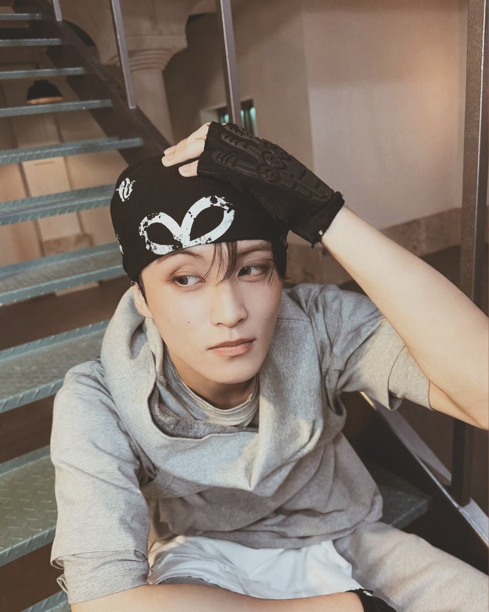 Marklde's tweet image. I put the 'bam' in bandana, and the ‘wow’ in you.