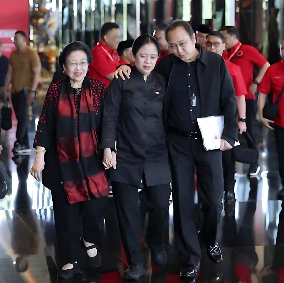 Jika yang atas ‘adem’
Maka yang dibawah menjadi semakin yakin! 
.
.
Sesimple itu ❤️