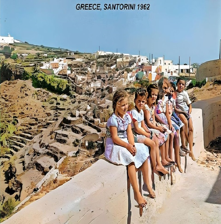 Κι όμως υπήρξαν κάποια καλοκαίρια που ήμασταν αληθινά ξένοιαστοι, που τα είχαμε όλα ακόμα κι αν δεν είχαμε τίποτα.

Αλέξανδρος Γέροντας added a new photo