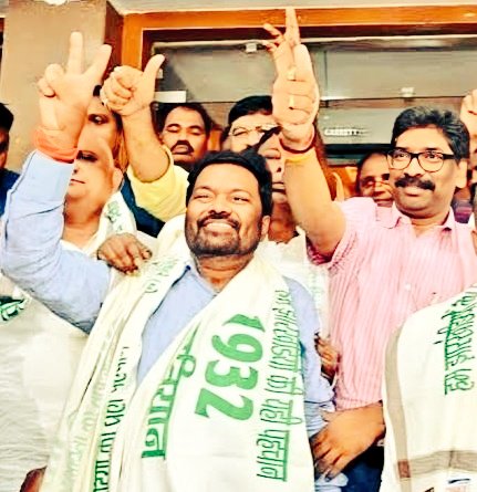 महान झारखण्ड राज्य आंदोलनकारी, राज्य सरकार में पूर्व शिक्षा मंत्री और सर्वजन के नेता स्व दादा टाइगर जगरनाथ महतो जी की जयंती पर शत-शत नमन।

स्व दादा टाइगर जगरनाथ महतो अमर रहें!
झारखण्ड के वीर अमर रहें!