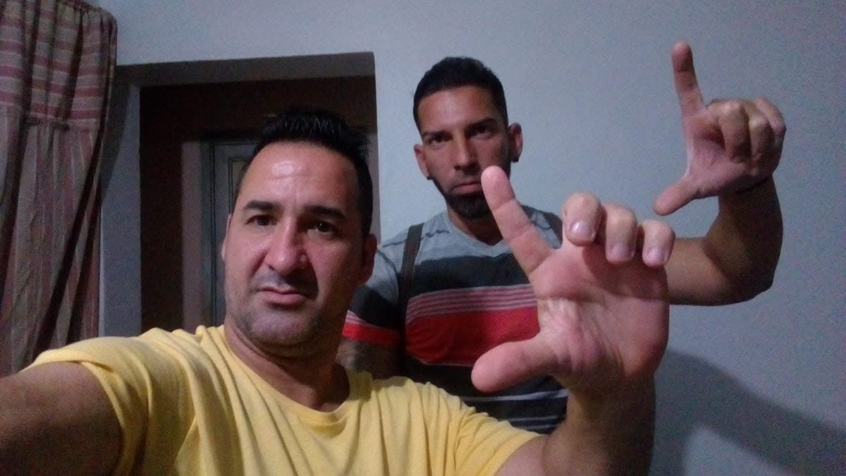 Moncho Pérez sigue preso desde 2021 por alzar la voz por una Cuba libre y sin dictadura. 
Según su hermano Guillermo, Moncho se encuentra muy deteriorado , es golpeado periódicamente además de sobrevivir en condiciones infrahumanas. 
#LibertadParaLosPresosPolíticos