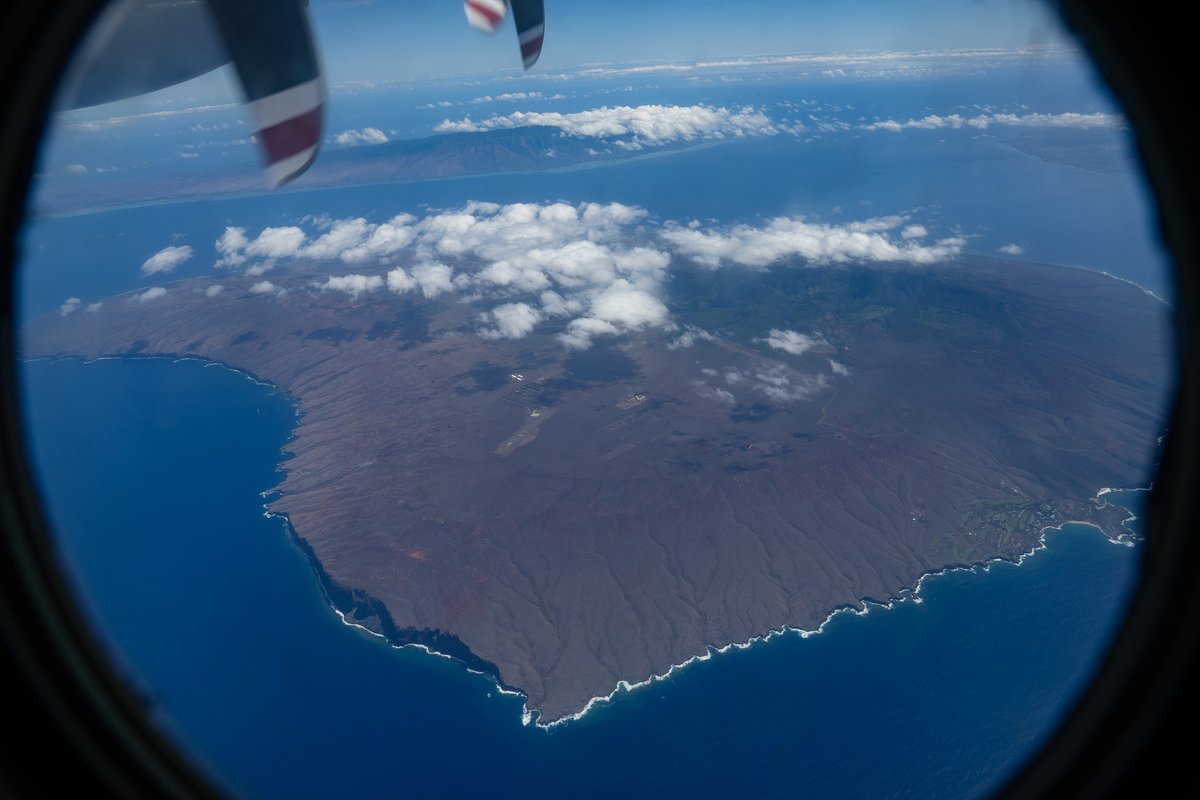 A #USCG aircrew conducted overflights of the Hawaiian Islands today to assess the ports, waterways and aids to navigation following the #tsunami. No hazards or pollution were observed. 

Click here to read more and watch footage from the flight:  https://t.co/inWCYZTIOY https://t.co/QD9Dhjdyg8