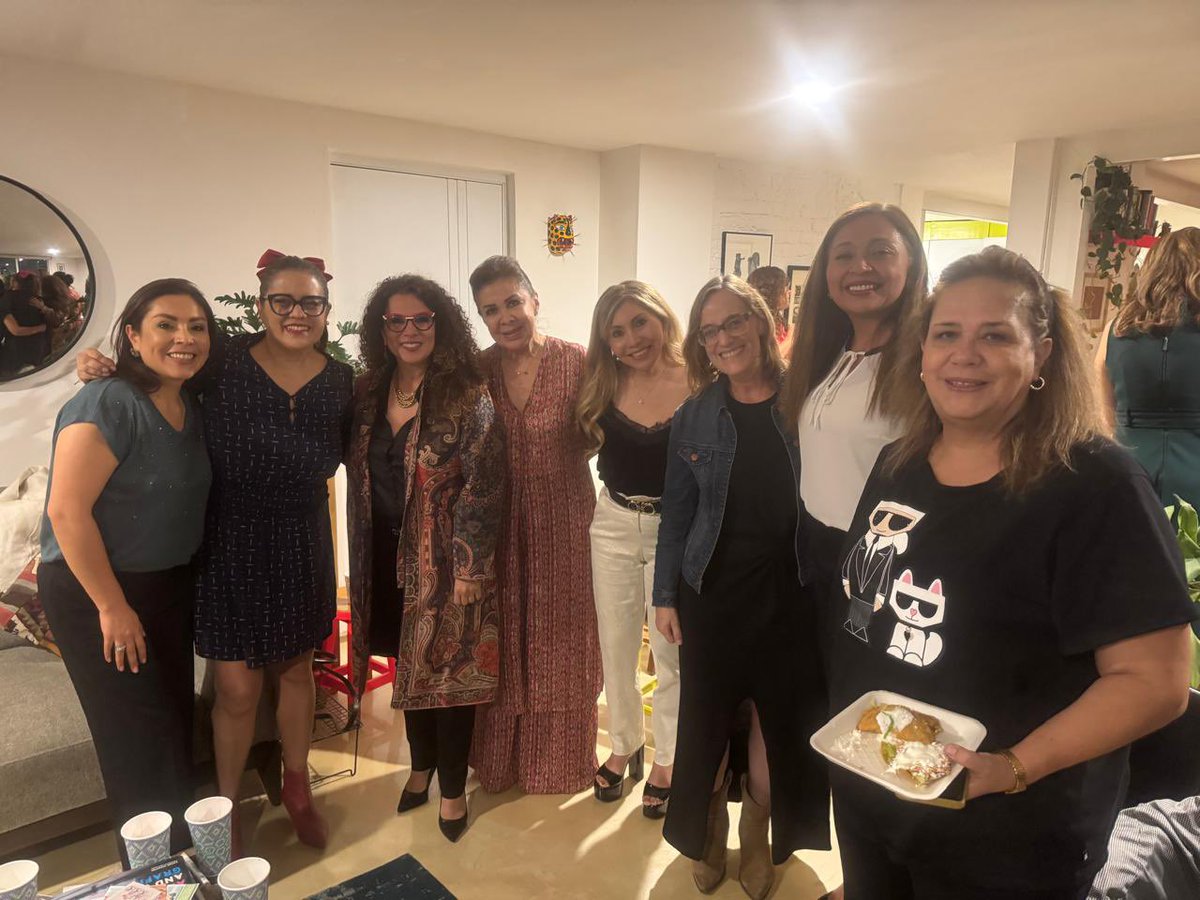 Eunice Rendón (@eunicerendon) on Twitter photo Mujeres Transformadoras, Mujeres Chingonas 💪 aquí hay mucha fuerza, determinación y pasión 🩷
<a href="/DanaGraberLadek/">Dana Graber Ladek</a> <a href="/ivonne_olez/">ivonne olvera</a> #LauraBorbolla <a href="/Yolandachucu/">Yolanda Rodríguez</a> @karla_oa @anabelortega2 <a href="/mariamedina_A/">Maria Medina-Arellano</a> <a href="/RocioAbreuA/">Rocío Abreu Artiñano</a> #YolandaRuiz <a href="/iulisca/">Iulisca Bautista ❤️💜💚</a> <a href="/JessicaBraver/">Jessica Braver</a> #VanesaOtero <a href="/mariamedina_A/">Maria Medina-Arellano</a> Mujeres Transformadoras, Mujeres Chingonas 💪 aquí hay mucha fuerza, determinación y pasión 🩷
<a href="/DanaGraberLadek/">Dana Graber Ladek</a> <a href="/ivonne_olez/">ivonne olvera</a> #LauraBorbolla <a href="/Yolandachucu/">Yolanda Rodríguez</a> @karla_oa @anabelortega2 <a href="/mariamedina_A/">Maria Medina-Arellano</a> <a href="/RocioAbreuA/">Rocío Abreu Artiñano</a> #YolandaRuiz <a href="/iulisca/">Iulisca Bautista ❤️💜💚</a> <a href="/JessicaBraver/">Jessica Braver</a> #VanesaOtero <a href="/mariamedina_A/">Maria Medina-Arellano</a>