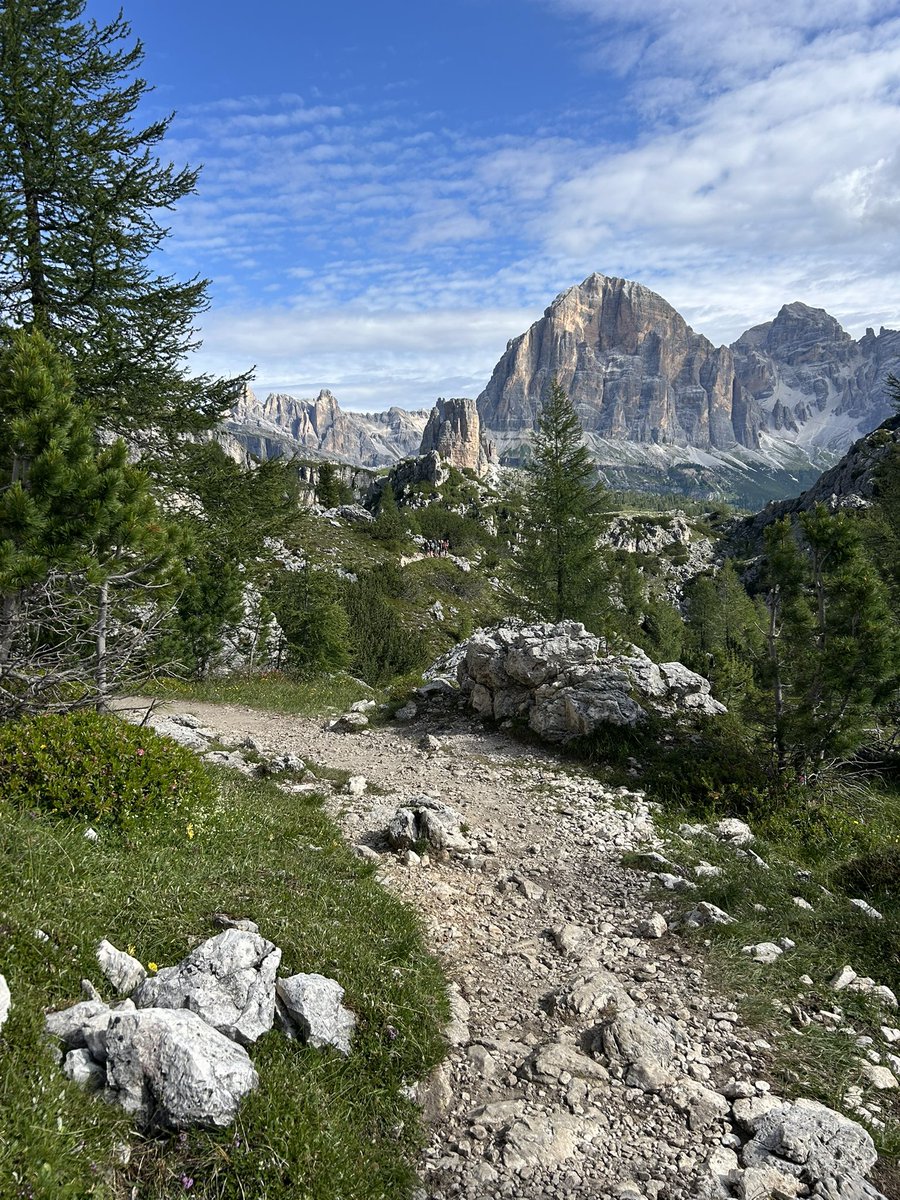 anna__bella_k's tweet photo. Another from the Dolomites a few weeks back. This place is something else! 💙

#dolomites #italy #mountains #landscape #Nature #hiking https://t.co/toejYmL7mi