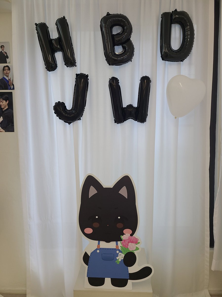 분명 카페를 들어갔는데 숲속에 들어온 듯한 이 산뜻한 기분 뭐지...제가 또 공원,숲,나무, 이런 거 진짜 좋아하는데 거기에 + 내가 진짜 좋아하는 진원까지..!? 아기자기하고 귀여운 아이템들과 함께 즐거운 시간 보냈습니다..💚 진원 붐은 온닷!!

#7월에_피어난_진원의_날
#Love_in_Bloom