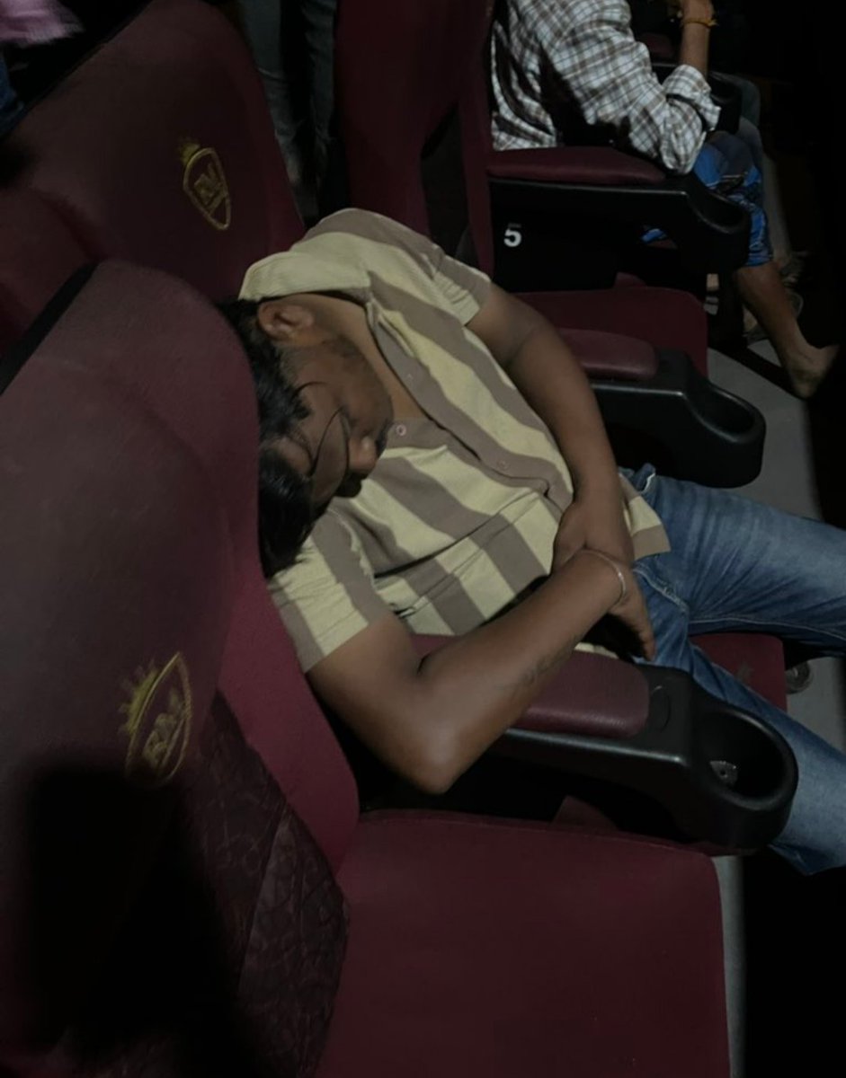 Captainjack2105's tweet photo. @kalyan__cult Bayata celebration Lopala nidra povadam aa ga https://t.co/VXFZmaTSBm