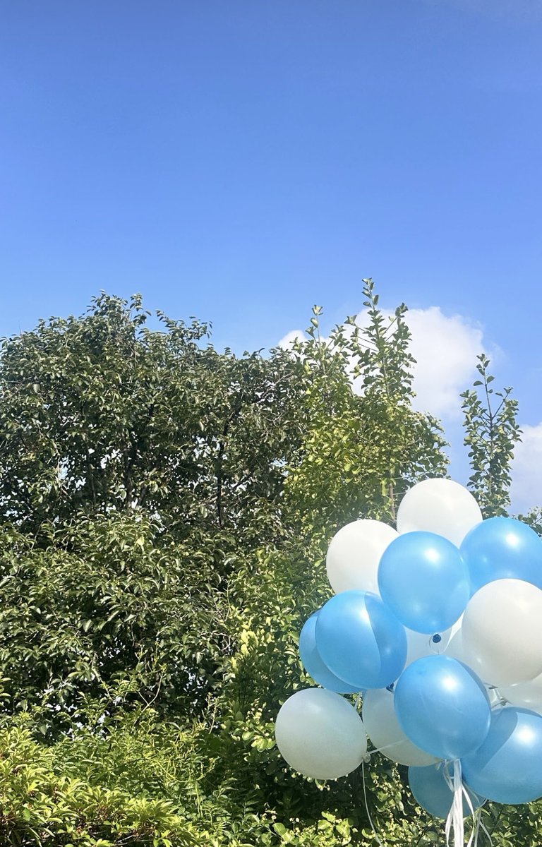 7.3. 이면 과자 인스스 올라오고
파란풍선? 올라온 날이잖아
무슨 촬영이려나~~ 했는데 잡지촬영이엇다고~~??