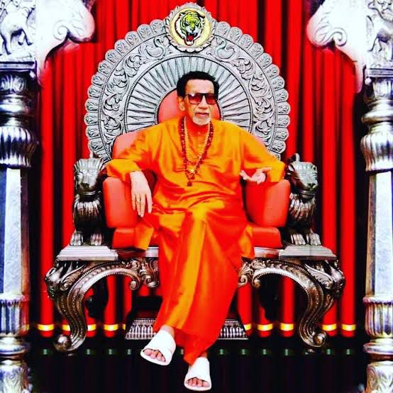 बाळासाहेब ठाकरे यांची ठाम भूमिका होती — “साध्वी प्रज्ञा, मेजर उपाध्याय आणि समीर कुलकर्णी यांना संपूर्ण हिंदू समाजाने पाठिंबा दिला पाहिजे. देशात बनावट धर्मनिरपेक्षतावाद्यांचे समर्थन चालणार नाही!”

#Hindutva #SadhviPragya #BalThackeray #ShivSena