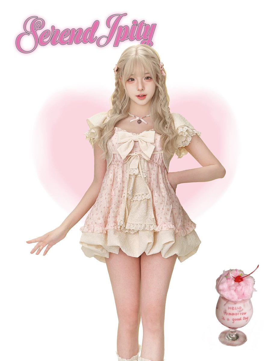 honeywardrobe07's tweet image. &amp;lt;New In&amp;gt;

Vintage garden vibes in full bloom! 🌼 Layered ruffles, floral prints, and a sweet puff short bolero—pure cottagecore gyaru charm.

Purchase at: honeywardrobe.com/collections/20…

#CottagecoreStyle #GyaruFashion #FloralLace #LayeredLook #HeartNeckline #SweetCoord #HoneyWardrobe