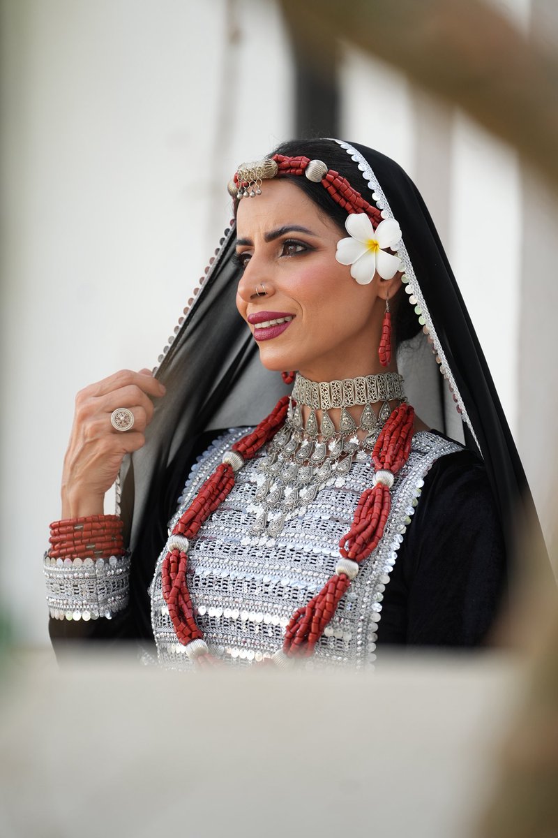 الورد لا ينطق ولكن يُرسل اجمل عبارات 
الحب والأمل والسعادة ..

#صباح_الورد