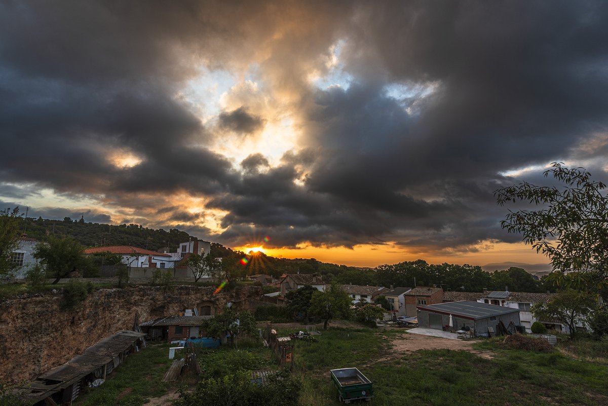 Xavi Navas (@santquintimeteo) on Twitter photo Bon dia, mig ennuvolat per núvols baixos avui a la #sortidadelsol, mínima de 17.1º. #eltemps3cat <a href="/MeteoMauri/">MeteoMauri</a> <a href="/eltempsTV3/">El temps</a> <a href="/eixdiari/">Eix Diari</a> <a href="/meteocat/">Meteocat</a> <a href="/meteorac1/">Meteorologia RAC1</a> <a href="/alcantara_alb/">Alberto Alcántara</a> <a href="/btveltemps/">btv el temps</a> <a href="/SoniaPapell/">Sònia Papell</a> <a href="/SergiLoras/">Sergi Loras</a> <a href="/Meteomaxima/">Luismi Pérez</a> <a href="/tempsdemeteo/">Temps de Méteo</a> <a href="/MeteoPenedesTV/">Meteo☀️RTVVilafranca</a> <a href="/IsaacVila9/">Isaac Vilà Batista</a> Bon dia, mig ennuvolat per núvols baixos avui a la #sortidadelsol, mínima de 17.1º. #eltemps3cat <a href="/MeteoMauri/">MeteoMauri</a> <a href="/eltempsTV3/">El temps</a> <a href="/eixdiari/">Eix Diari</a> <a href="/meteocat/">Meteocat</a> <a href="/meteorac1/">Meteorologia RAC1</a> <a href="/alcantara_alb/">Alberto Alcántara</a> <a href="/btveltemps/">btv el temps</a> <a href="/SoniaPapell/">Sònia Papell</a> <a href="/SergiLoras/">Sergi Loras</a> <a href="/Meteomaxima/">Luismi Pérez</a> <a href="/tempsdemeteo/">Temps de Méteo</a> <a href="/MeteoPenedesTV/">Meteo☀️RTVVilafranca</a> <a href="/IsaacVila9/">Isaac Vilà Batista</a>