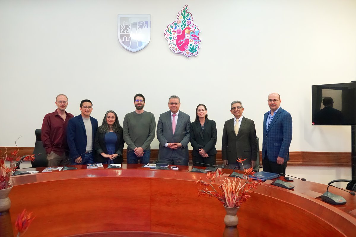 notariadomex's tweet photo. El presidente del @notariadomex, not. Ricardo Vargas Navarro, acompañado de integrantes del #CNNM, se reunió con la Agencia Digital de Innovación Pública (@LaAgenciaCDMX) del @GobCDMX, encabezada por su titular, Ángel Augusto Tamariz, y miembros del equipo, con quienes se conversó sobre el apoyo que podría brindar el notariado mexicano en la simplificación y digitalización de trámites relacionados con el Registro Público de la Propiedad. Además, se platicó sobre el Sello Digital Notarial y el desarrollo de la plataforma de actuación digital notarial.

En la reunión estuvieron presentes:
Not. Marianne Ollivier Morán, consejera del Colegio de Notarios de la CDMX.
Not. Héctor Victoria Maldonado, vicepresidente zona sureste.
Not. Marco Antonio Ruiz, integrante de la Comisión de Actuación Digital Notarial del #CNNM.
Lic. Carolina Franco, directora de Gobierno Digital de la Agencia Digital de Innovación Pública.
Mtro. Manuel Maldonado, director de Análisis de Datos.

#NotariadoMexicano #JuntosPorElNotariado