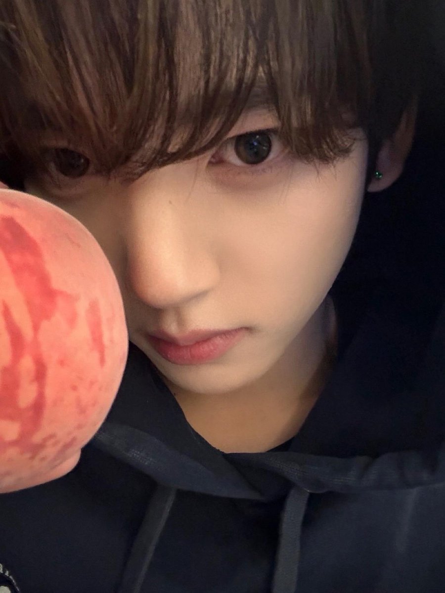 han yujin pics tweet media