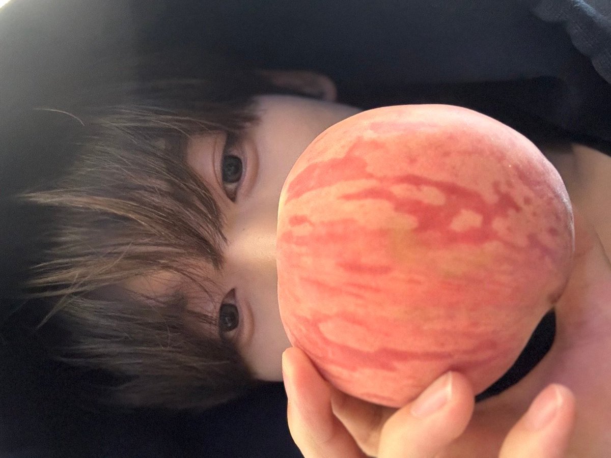 yunalikesgelato's tweet photo. 복숭아의남자🍑///////// https://t.co/dRawJ32o3f