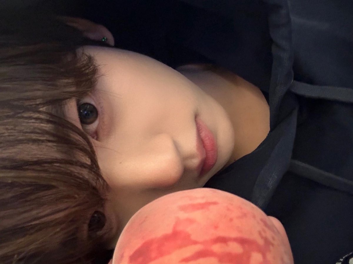yunalikesgelato's tweet photo. 복숭아의남자🍑///////// https://t.co/dRawJ32o3f