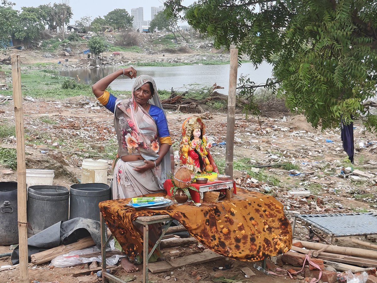 Families of Devipujak community, evicted from homes at Chandola lake 3 months ago for Lakefront dept project, return to install statues of Goddess Dashama for 10 days of fasting and rituals. The AMC comes and razes the awnings set up for prayer.

Read: indianexpress.com/article/cities…