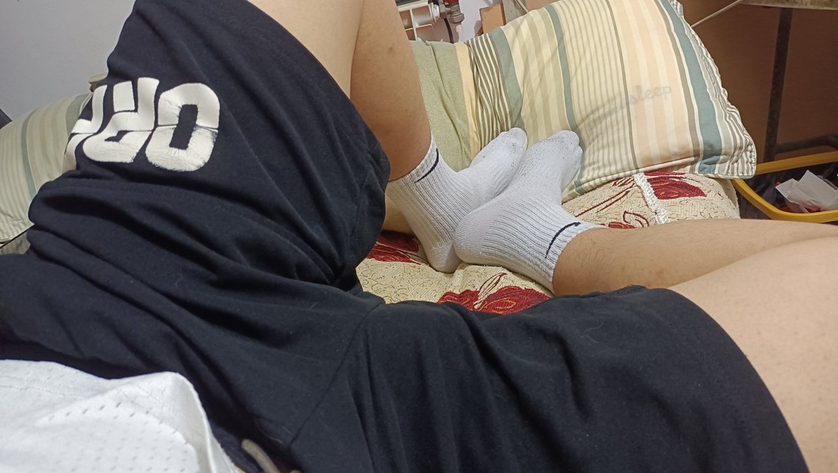 谁想舔一下小噢酱的脚