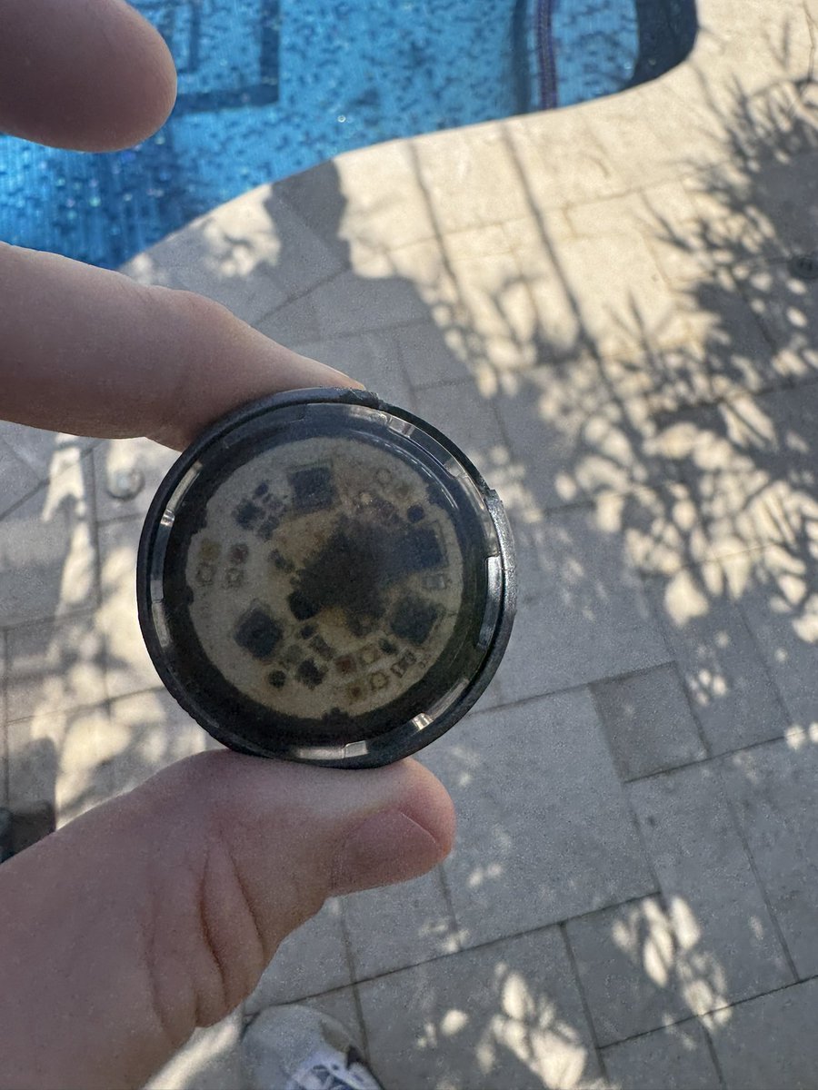 aussieinaz's tweet photo. @Pentair only 4 years old and my led pool light stops working and looks like this. Of course our warranty and I have to pay to replace.  How does this even happen? https://t.co/aIygLETDrt