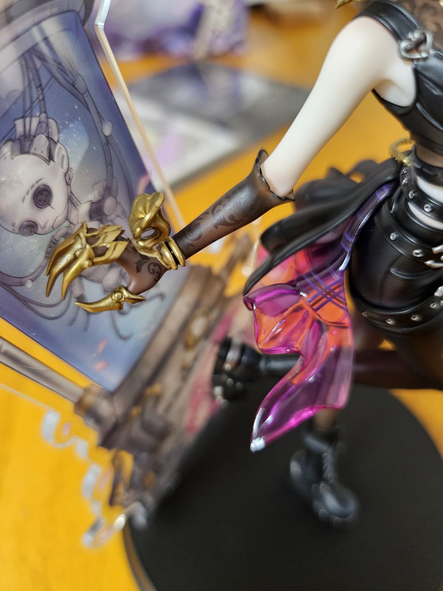 배송왔는데 퀄리티 미쳤어요 진짜 사진에 전부 담을 수 없는 아름다움입니다 죄수가 이해되지 않을 정도입니다 내가 죄수였으면 자연스럽게 뇌빼고 따라 뛰어내렸을듯