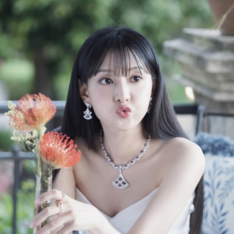 _ahrha's tweet image. 김지원 비하인드 매번 올라오는것마다 
오리입 커요미 한장씩 꼭 있어서 웃음나옴ㅠ