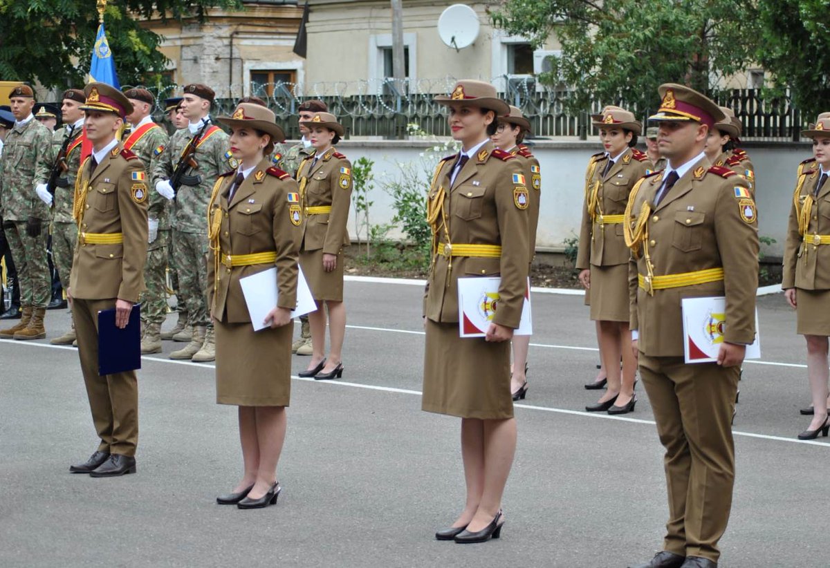 Ceremonia militară de acordare a primului grad de ofițer viitorilor medici militari a avut loc la sediul Institutului Medico-Militar.
Felicitări pentru realizarea voastră și mult succes în nobila misiune de a salva vieți!