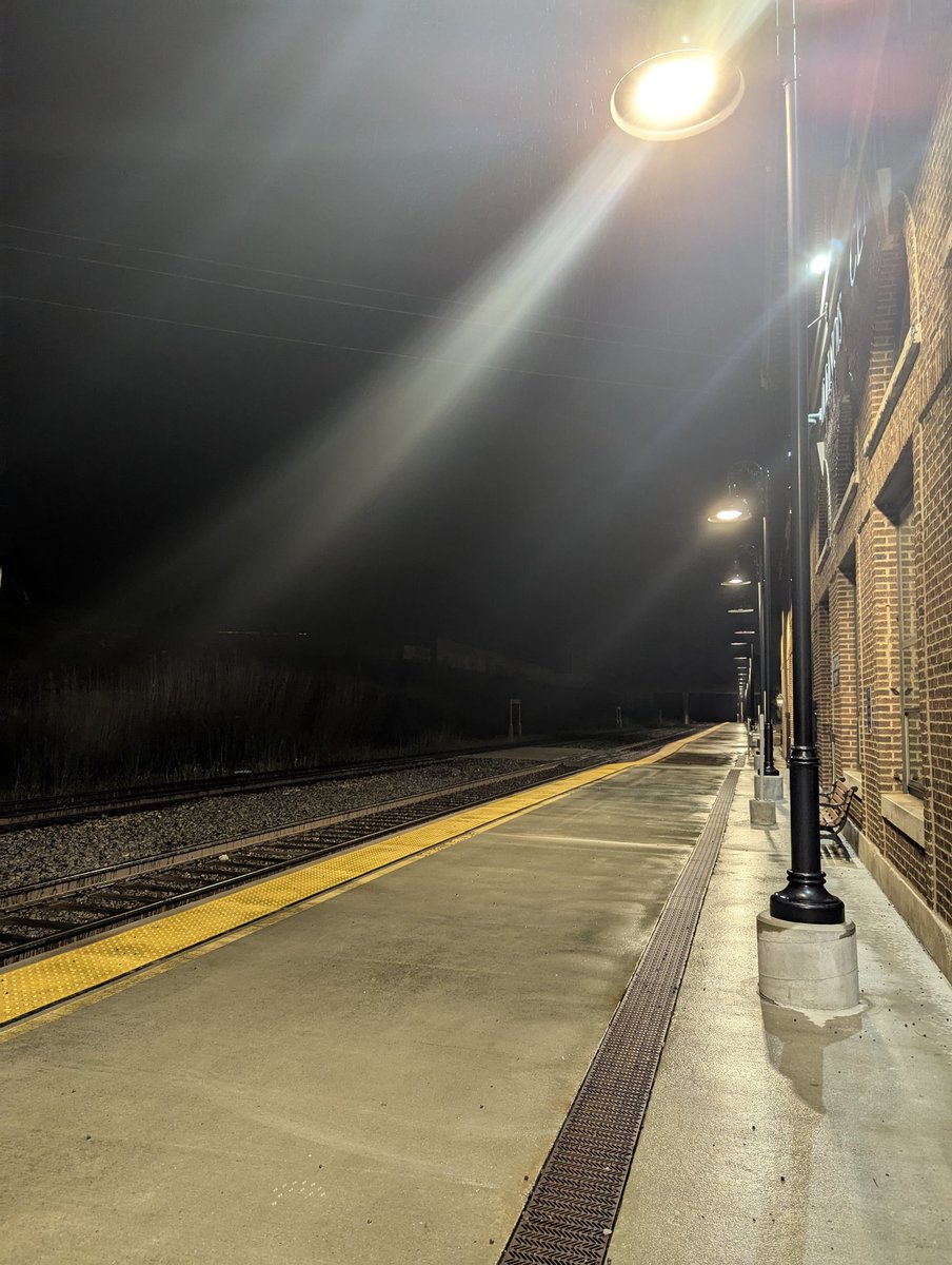 Gn! Train station waitin...